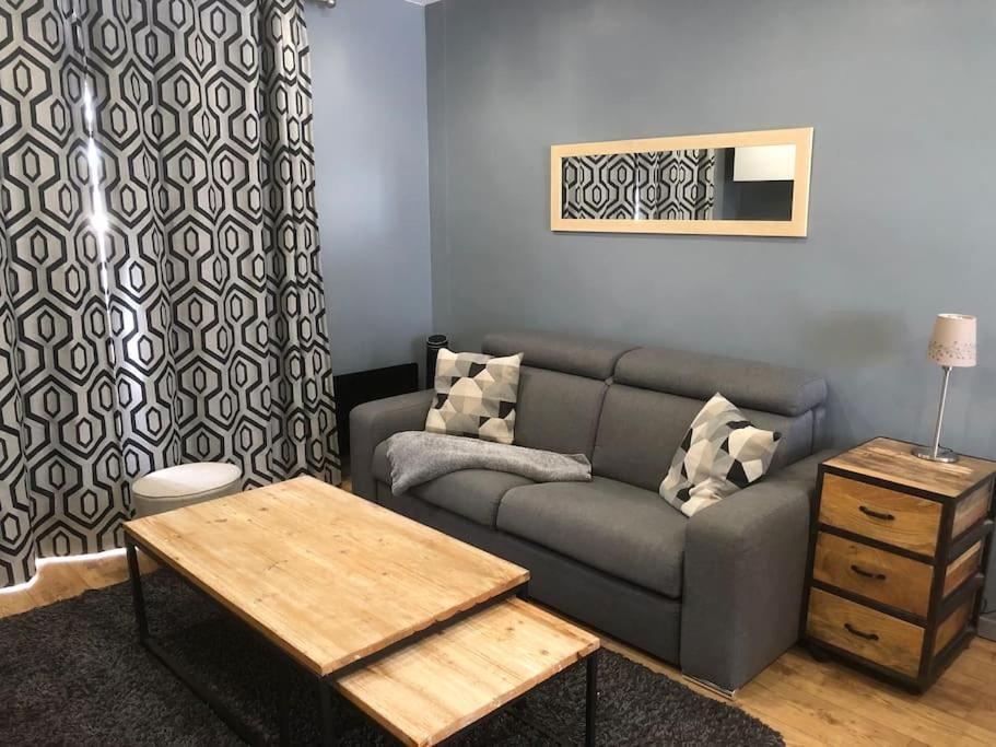 Ferienwohnung Cosy 3 Pieces En Face De La Gare Rambouillet Exterior foto